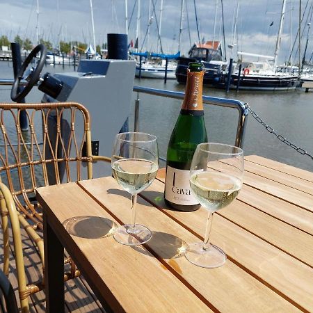Hotel Luxury Houseboat In Volendam Marina Extérieur photo