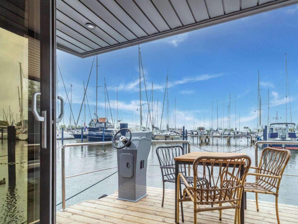 Hotel Luxury Houseboat In Volendam Marina Extérieur photo