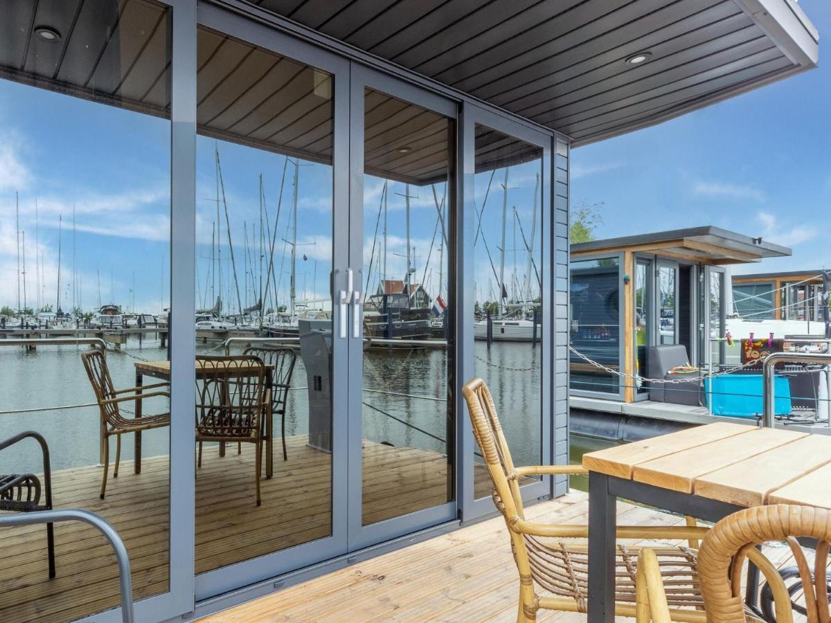 Hotel Luxury Houseboat In Volendam Marina Extérieur photo