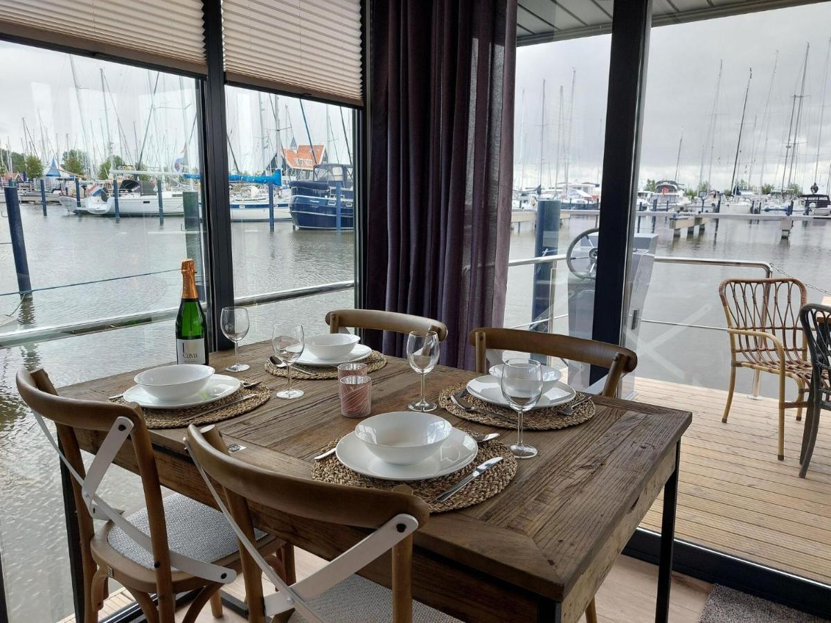 Hotel Luxury Houseboat In Volendam Marina Extérieur photo