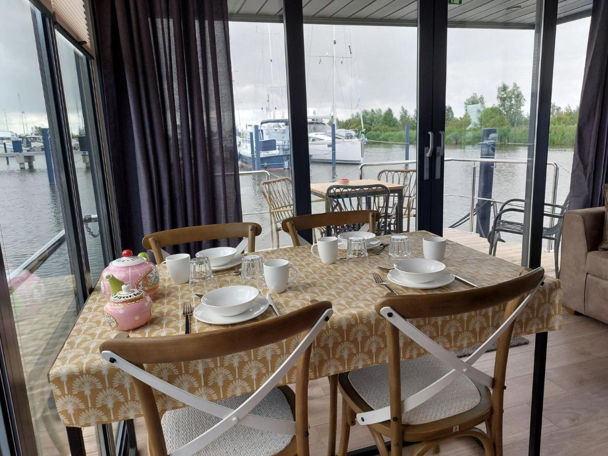 Hotel Luxury Houseboat In Volendam Marina Extérieur photo